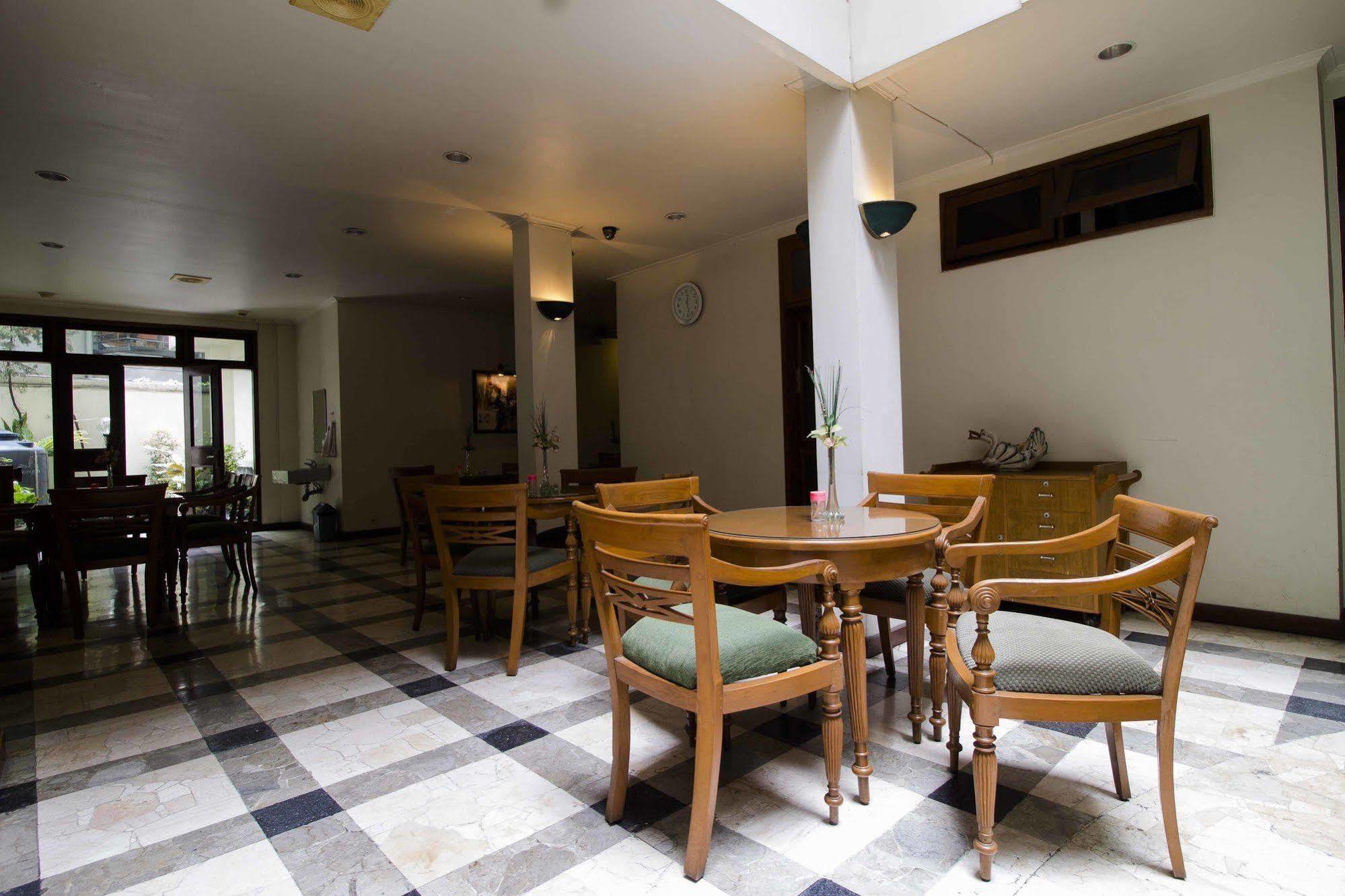 Reddoorz @ Dago Hotel Bandung Exterior photo