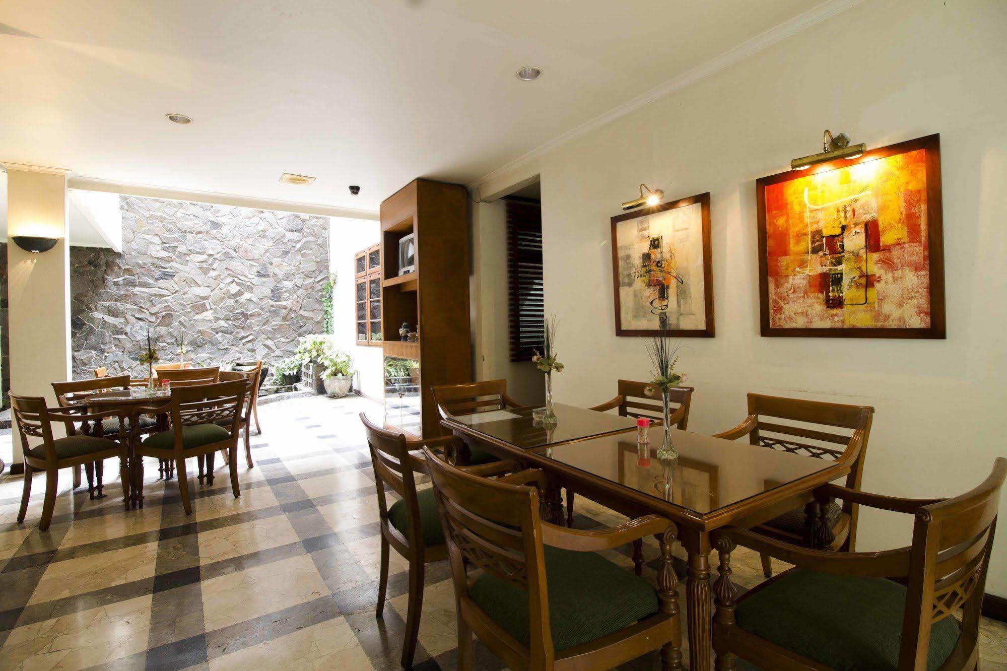 Reddoorz @ Dago Hotel Bandung Exterior photo