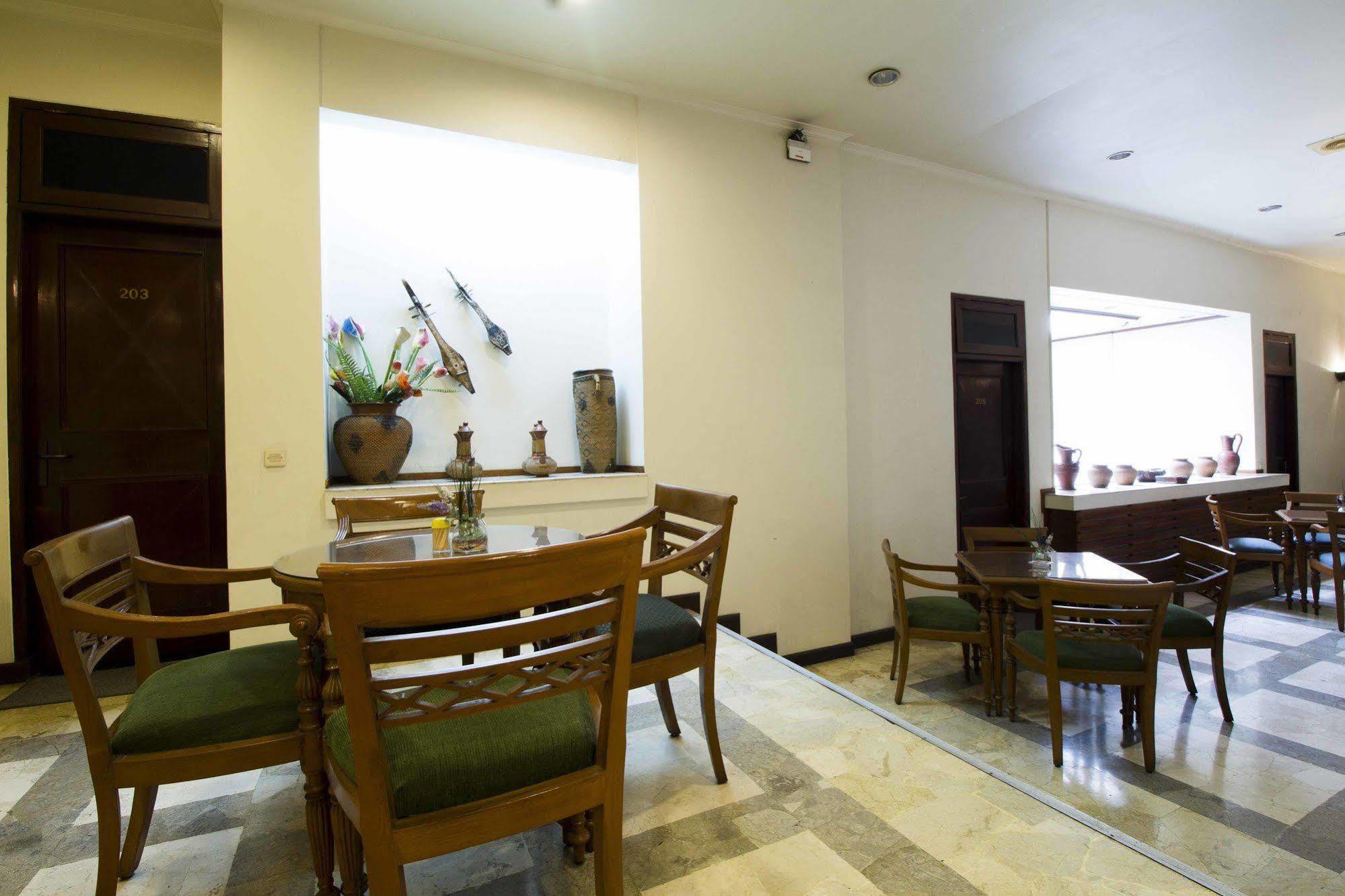 Reddoorz @ Dago Hotel Bandung Exterior photo