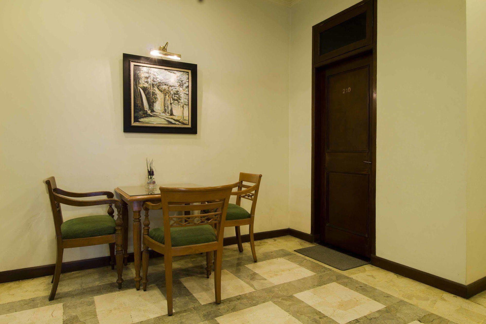 Reddoorz @ Dago Hotel Bandung Exterior photo